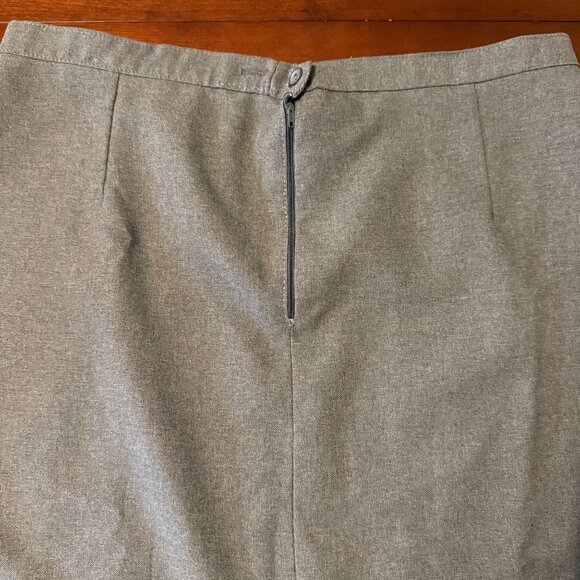 Dressbarn Womens L Gray Knee-Length Skirt With Pleats & Back Zip - Picture 3 of 10